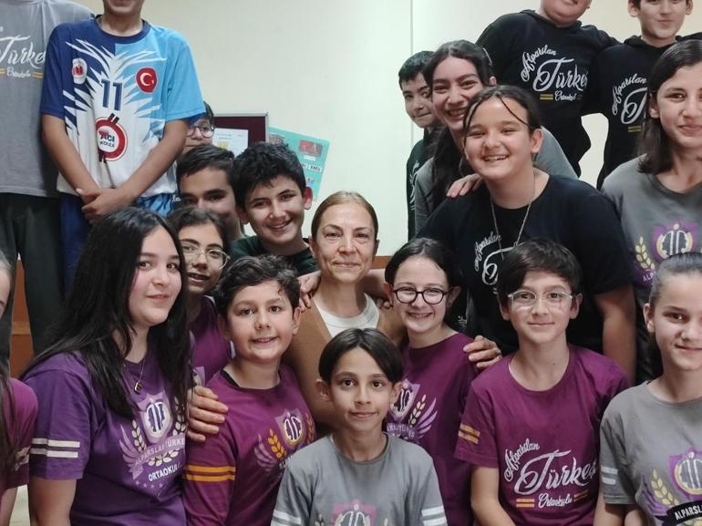Öğretmene duygulandıran doğum günü sürprizi
