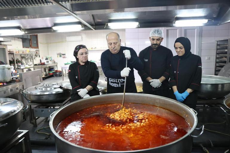 Yüreğir Belediyesinin mutfağı Ramazanda aralıksız çalışıyor