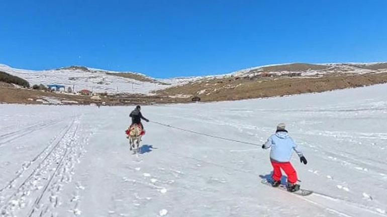 Çıldır Gölünde dört nala snowboard keyfi