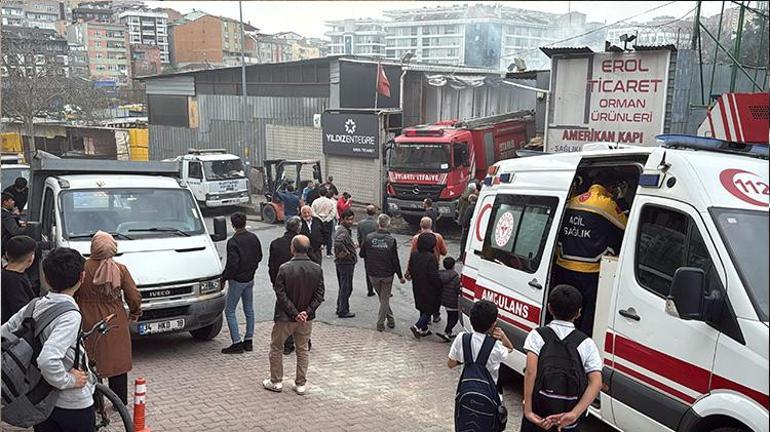 Kağıthanede orman ürünleri deposunda yangın çıktı İşçiler dumandan etkilendi