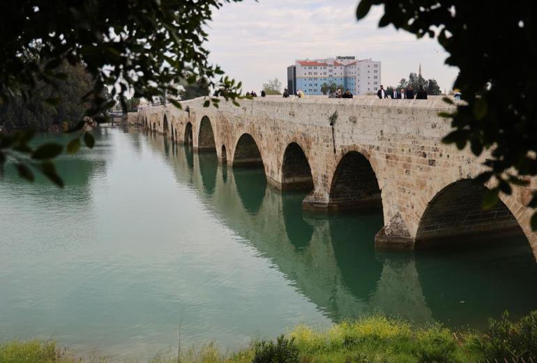 Portakal Çiçeği Karnavalı öncesi Seyhan Nehri eski ihtişamına kavuştu Vatandaşlar akın etti