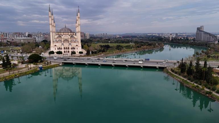 Portakal Çiçeği Karnavalı öncesi Seyhan Nehri eski ihtişamına kavuştu Vatandaşlar akın etti