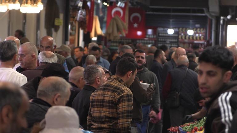 Bayram alışverişine çıkanlar Tarihi Ulus Halinde yoğunluk oluşturdu