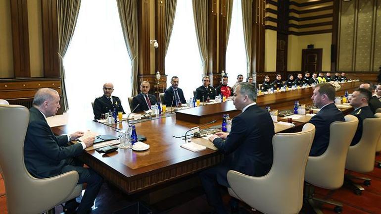 Cumhurbaşkanı Erdoğan: Polislerimiz sokaklarımızda estirilmek istenen eşkıyalığa fırsat vermemiştir