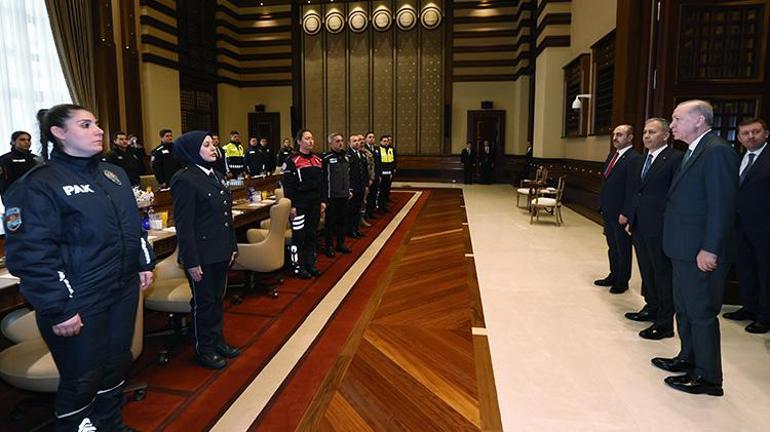 Cumhurbaşkanı Erdoğan: Polislerimiz sokaklarımızda estirilmek istenen eşkıyalığa fırsat vermemiştir