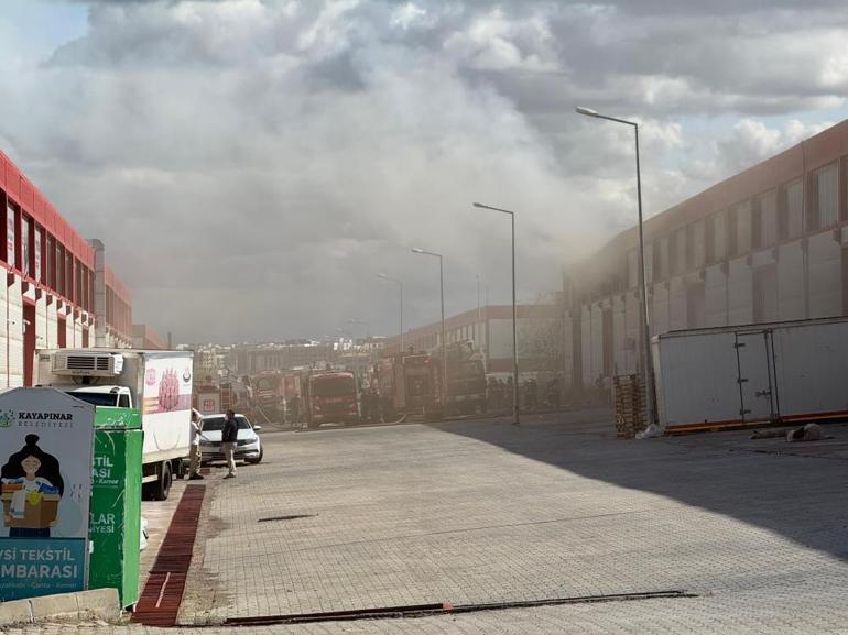 Diyarbakırda kozmetik fabrikasında yangın paniği Bölgeye çok sayıda sağlık ve itfaiye ekibi gönderildi