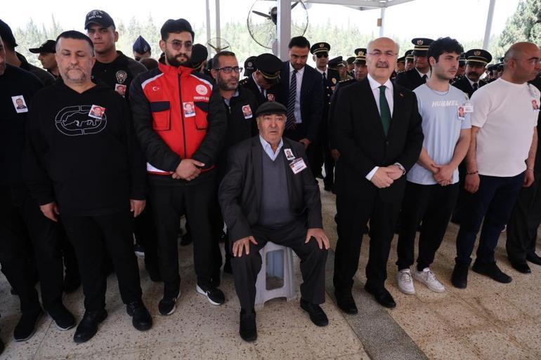 Şehit polis Esat Koyuncunun naaşı Adanada toprağa verildi