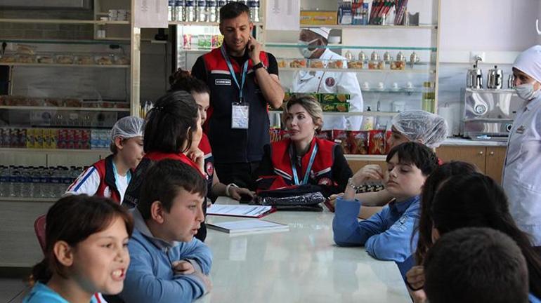 Çanakkalede öğrenciler okul kantinlerini denetliyor