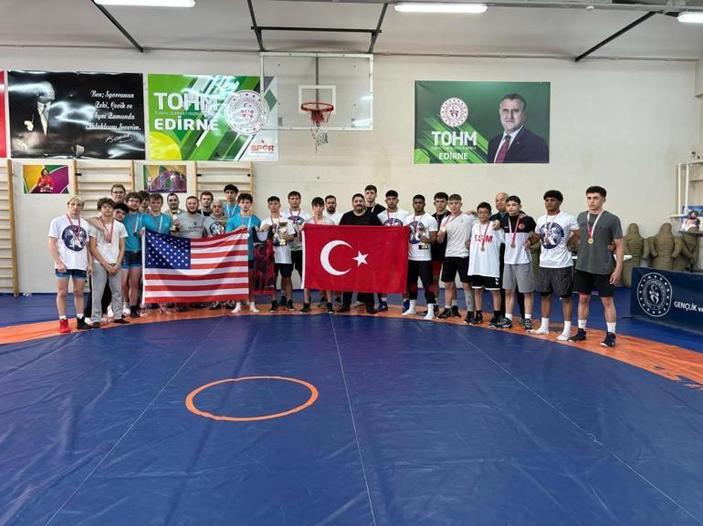 Türk güreşçiler Amerikalıları minderde yere serdi Tarihi fark attılar