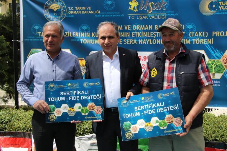 Uşakta çiftçilere ohum, fide, sera naylonu ve hümik asit dağıtıldı
