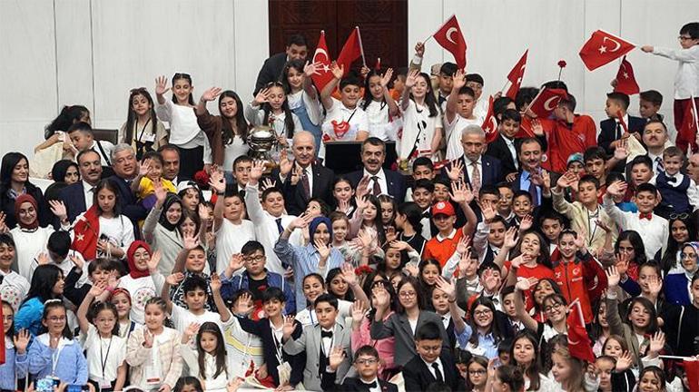 Mecliste 23 Nisan özel oturumu TBMMyi çocuklar yönetti