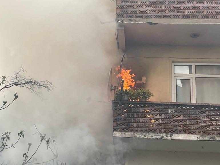 Zonguldakta çıkan yangında mahsur kalan görme engelli vatandaşı, otopark görevlisi kurtardı