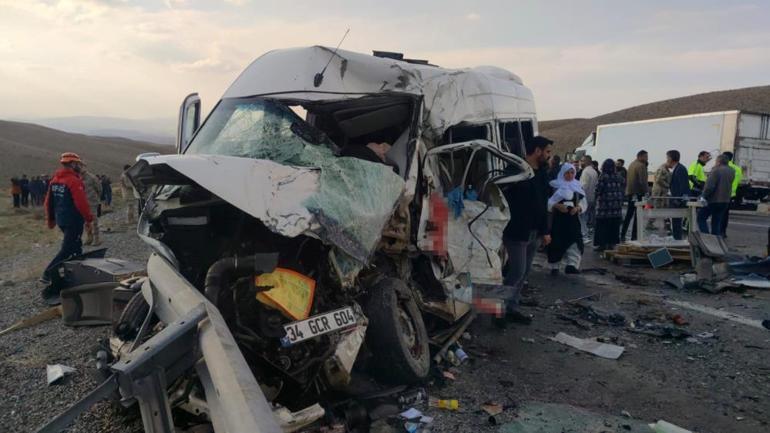 Vanda feci kaza Çok sayıda ölü ve yaralı var
