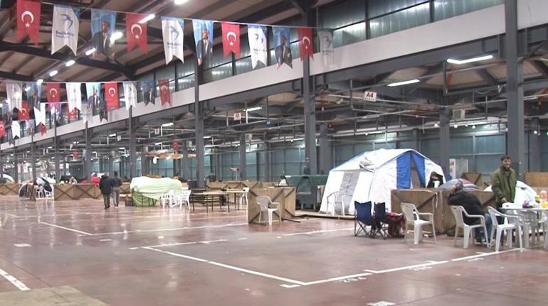 Deprem endişesi 2. gecede de vatandaşlar çadırda kalmaya devam ediyor