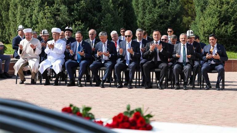 TBMM Başkanı Kurtulmuş Ata-Beyit Ulusal Tarih ve Anıt Kompleksini ziyaret etti