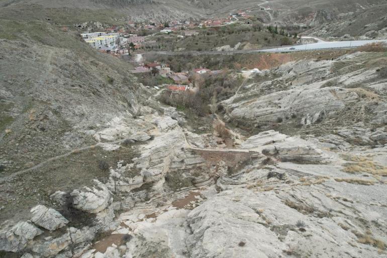 Türkiyede sadece 2 tane var, birisi Konyada 5 bin yıllık mahallede İsmi korkutucu, hikayesi çok ilginç