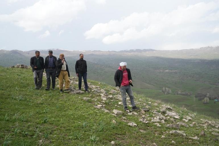 Binlerce yıllık sırlar açığa çıkıyor: Muşta köylüler hayvan otlatırken keşfetti Taşın dibe ulaşması iki dakika sürüyor
