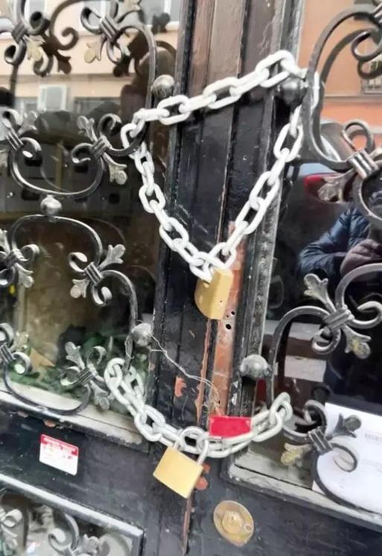 Deprem, Orhan Pamukun dairelerini de vurdu Komşularıyla mahkemelik oldu