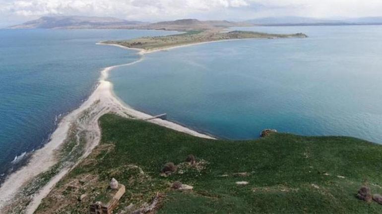 Sular çekilince ortaya çıktı Gölün altındaki sırlardan sadece biri
