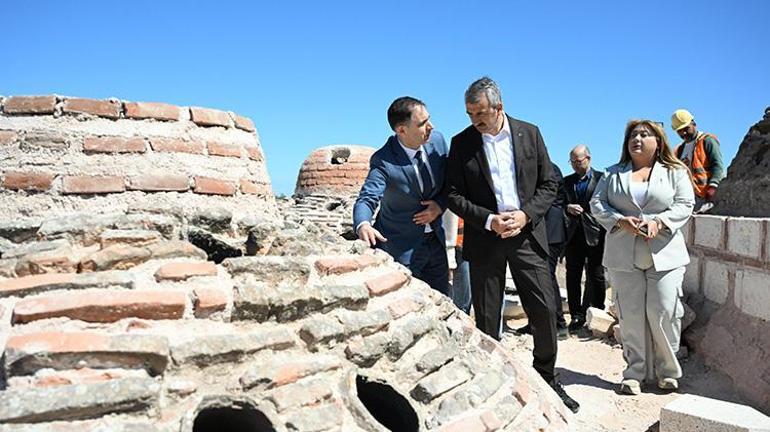 Edirnede müzeye dönüştürülecek olan Gazi Mihal Hamamında restorasyon çalışmaları sürüyor