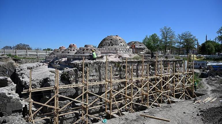 Edirnede müzeye dönüştürülecek olan Gazi Mihal Hamamında restorasyon çalışmaları sürüyor
