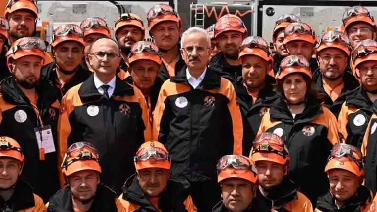 Karayolları personelinden gönüllü arama kurtarma ordusu kuruldu  Bakan Uraloğlu: Deprem ve afet eğitimi alıp sahaya çıkacaklar