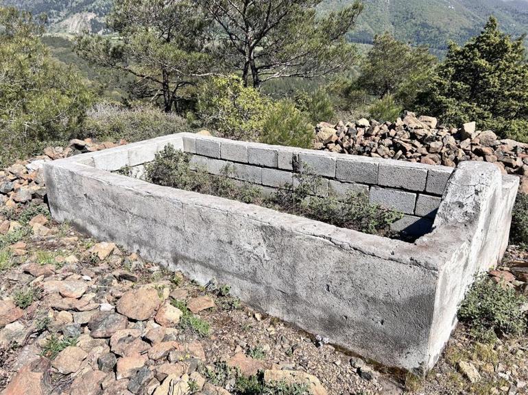Kimin olduğu bilinmiyor Kentin zirvesindeki yalnız mezar sırrını koruyor