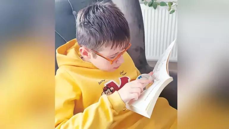 Doğuştan görmek engelli ama 5 yaşında dünya çapında üne kavuştu