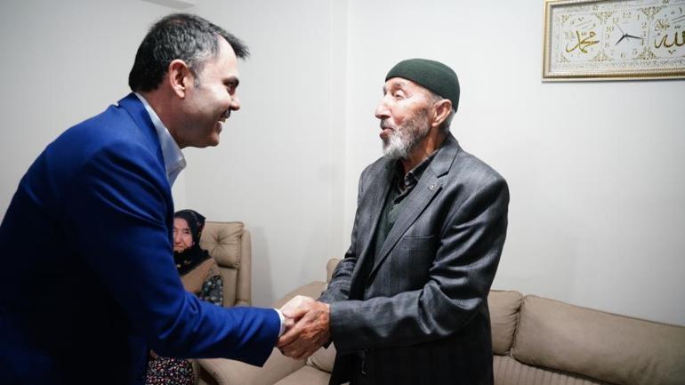 Bakan Kurum, Malatyada köy evlerine yerleşen depremzede aileleri ziyaret etti