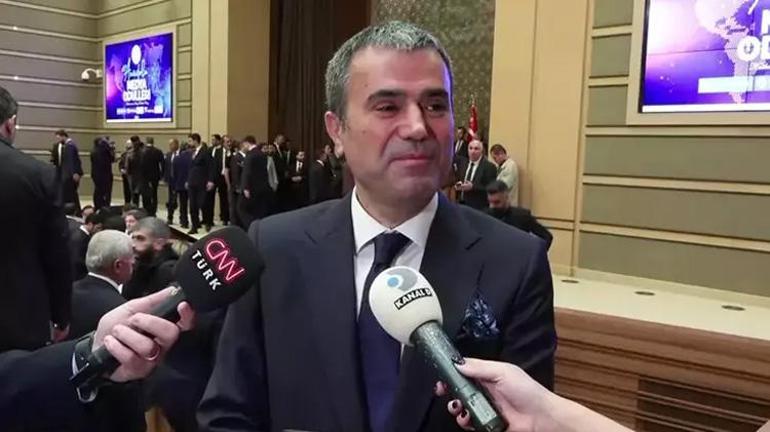CNN Türk Yılın En İyi Televizyonu seçildi Ödülü Demirören Medya TV Grup Başkanı Murat Yancı aldı