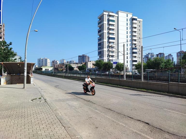 Alt geçide dolan yağmur suyu çekilmedi, vatandaş isyan etti 15 gündür böyle, oltam olsa balık avlardım