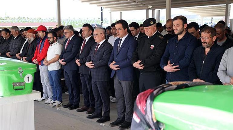 Sivasta boğazları kesilerek katledilen kardeşler son yolculuğuna uğurlandı
