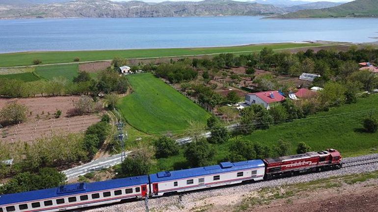 Ankara-Tatvan treni, Elazığda kartpostallık görüntülerin içinden geçiyor