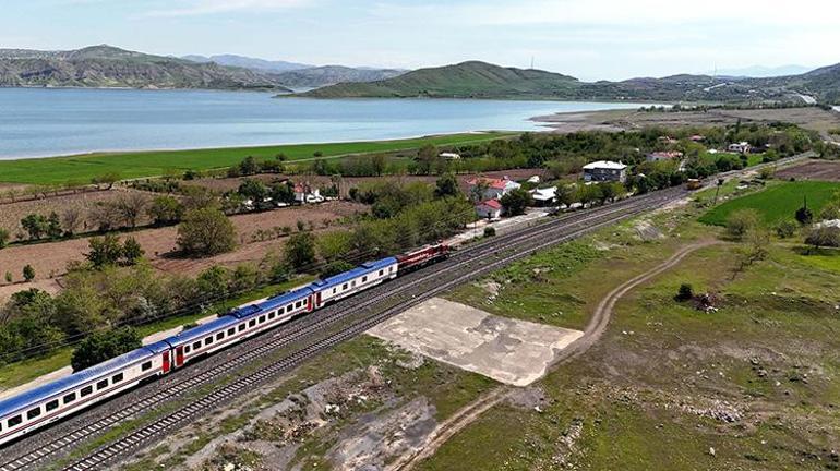 Ankara-Tatvan treni, Elazığda kartpostallık görüntülerin içinden geçiyor