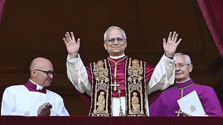 Bacadan beyaz duman yükseldi, yeni papa belli oldu Papalık tarihinde bir ilk