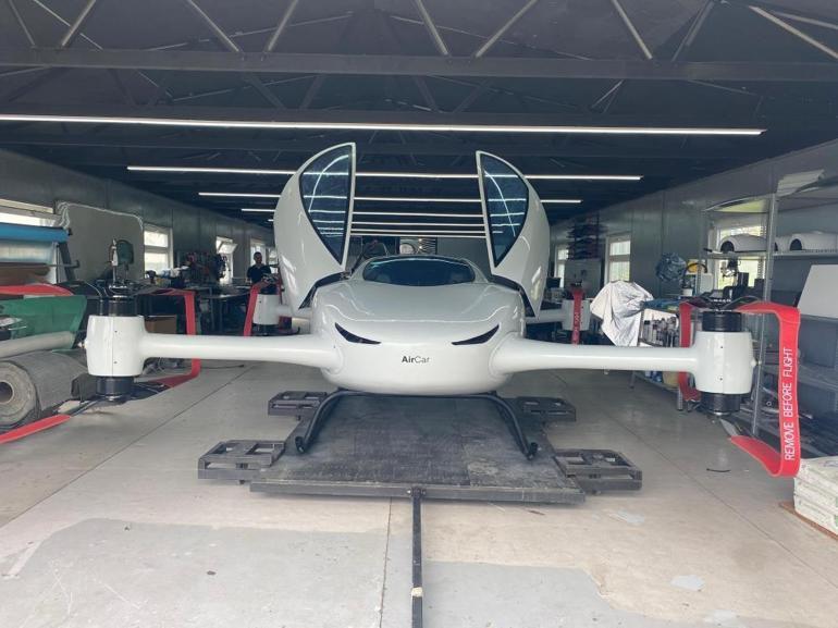 Türkiyenin uçan otomobili havalandı: İnsanlı uçuşlar başladı