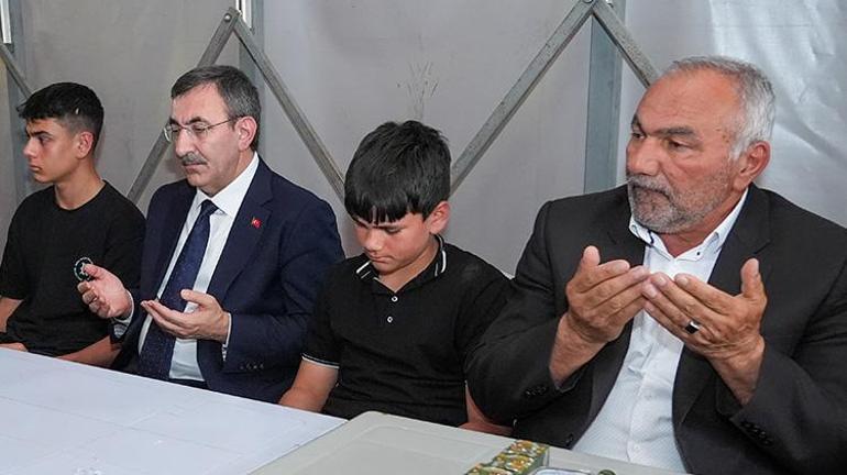 Cumhurbaşkanı Yardımcısı Yılmaz, şehit ailesine taziye ziyaretinde bulundu