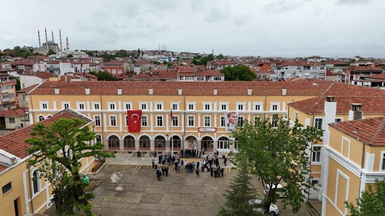 Edirnede 1975 yılında mezun olan 150 öğrenci bir araya geldi