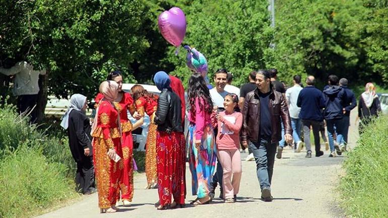 Çanakkalede geleneksel Aşıklar Sokağı buluşması gerçekleşti