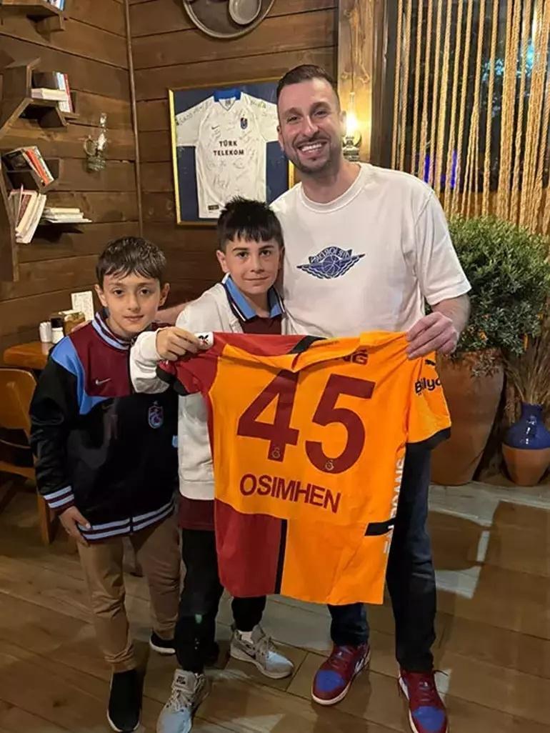 Galatasarayda taraftardan Osimhen hamlesi Yeni sezonda kalması için...