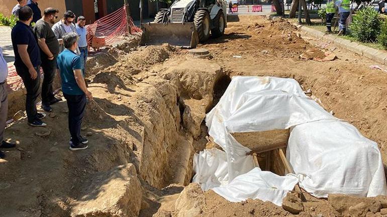 Aydında yol yenileme çalışmasında bulunan tarihi mezarların üzeri kapatıldı