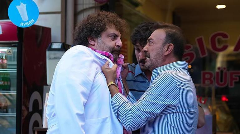 Meraklı eczacı ‘Sıcak Büfe’ye ilaç gibi geldi Komedi darbesinde meraklı eczacı