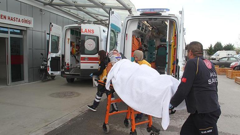 Konyada şehirlerarası yolcu taşıyan otobüs devrildi Çok sayıda yaralı var