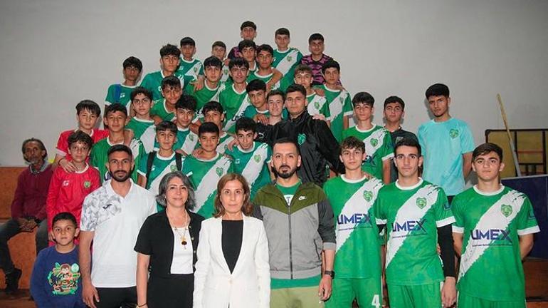 Seyhanda işitme engelli sporcular futsal turnuvasında buluştu
