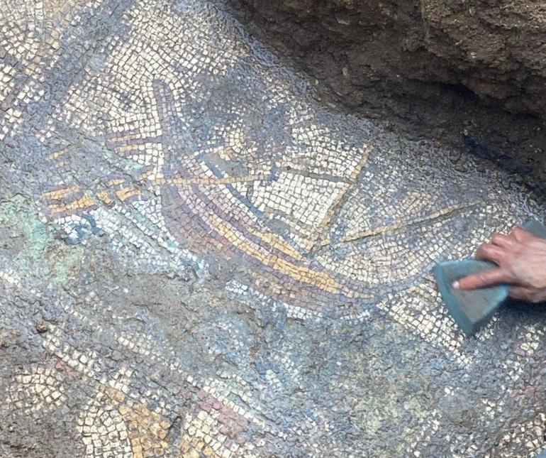 Papanın ziyaret edeceği İznikte büyük keşif: kalyon ve geyik desenli antik mozaik bulundu