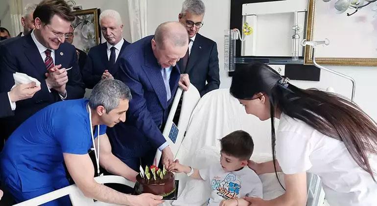 Cumhurbaşkanı Erdoğandan açılışını yaptığı hastanedeki hastalara sürpriz ziyaret
