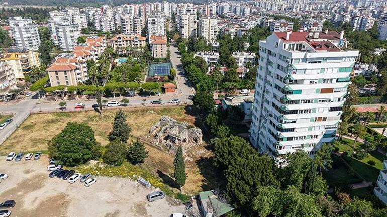 Tarihi Roma hamamını otopark yaptılar Şehrin göbeğinde binaların arasında zamana direniyor