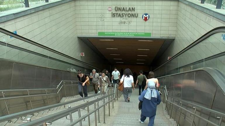 Metroda korku dolu dakikalar Kadıköy-Sabiha Gökçen Havalimanı metro hattında yürüyen merdiven kırıldı