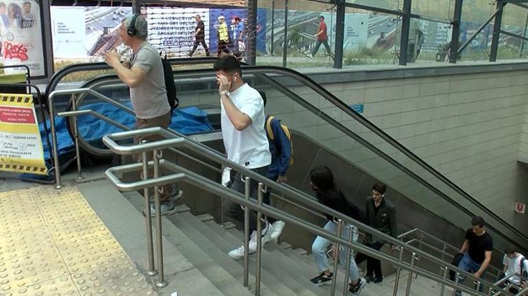 Metroda korku dolu dakikalar Kadıköy-Sabiha Gökçen Havalimanı metro hattında yürüyen merdiven kırıldı