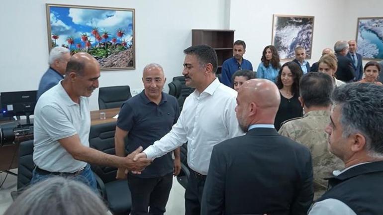 İçişleri Bakanlığı emrine alınan Tunceli Valisi kurum amirleriyle vedalaşarak kentten ayrıldı